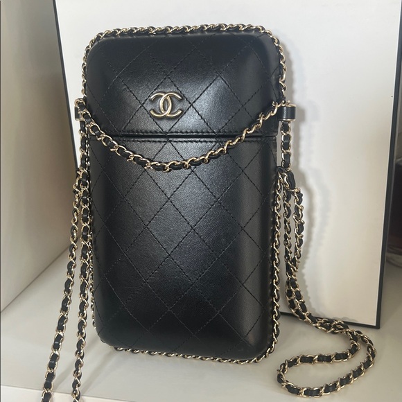 Chanel Chain around leather crossbody bag - Picture 11 of 12